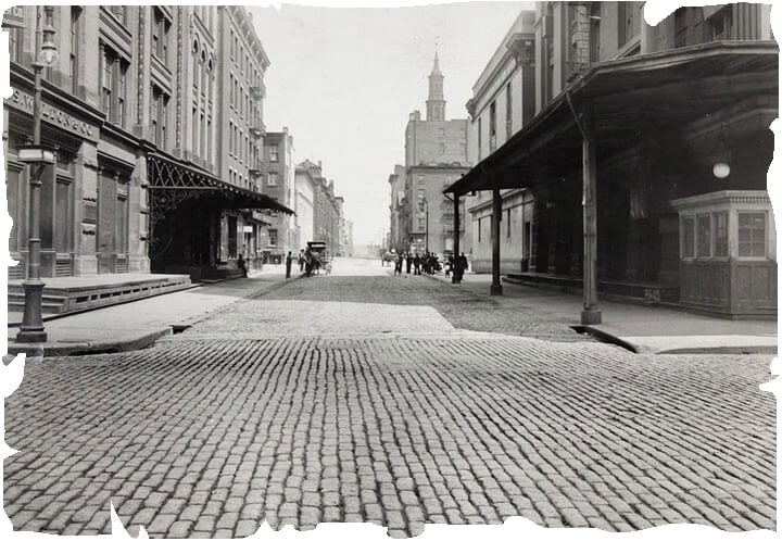 Old image of a street paved with antique cobblestones